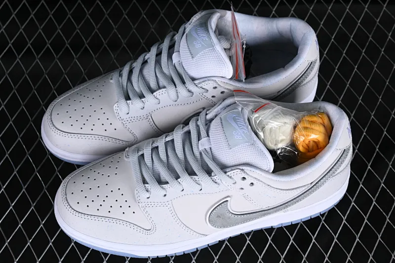 All Categories Nk SB Dunk Series Nk SB Dunk Low Low-top sneakers C version Concepts x Nk Dunk Low Pro SB "White lobster" full-layer white lobster SB low-top sports and leisure sneakers FD8776-100